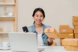 Leia mais sobre o artigo COMO USAR A CRIATIVIDADE PARA VENDER À DISTÂNCIA E MANTER O NEGÓCIO LUCRATIVO