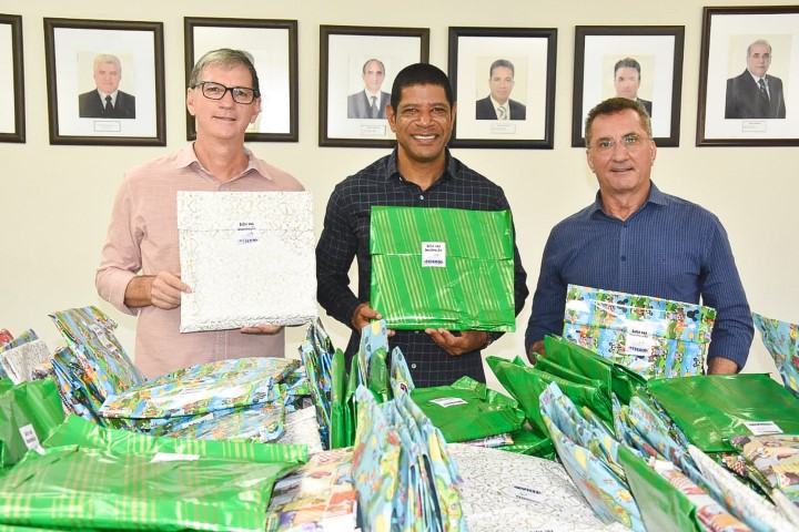 No momento, você está visualizando Rochativa presenteia mais de 800 crianças